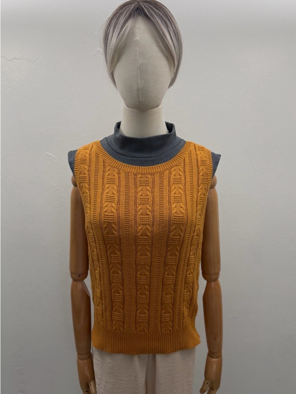 Jones New York Mustard Cable Knit Sweater Vest Excellent Condition